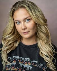 Alicia Thomson's Instagram, Twitter & Facebook