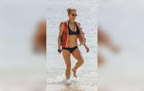 David Duchovnys Ex-Wife Téa Leoni Bikini Body Photos Family Vacation