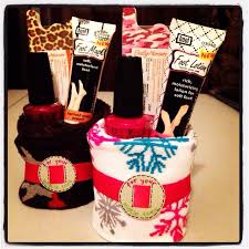 Cute Christmas Gift Idea Roll Up A Pair Of Socks And Add Nail Polish Toe Separator Foot Mask Etc Cute Christmas Gifts Diy Christmas Gifts Homemade Gifts