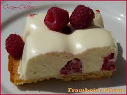 Incorporez le fromage de chèvre, les jaunes d'œufs et fouettez jusqu'à obtenir un mélange bien lisse. Cream Cheese Framboise Citron De Mercotte Les Delices De Capu