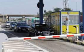 Dacă se optează pentru achitarea tarifului de trecere la distibuitorii autorizați sau prin sms, acesta trebuie achitat, de regulă, înainte de utilizarea podurilor sau până la ora 24.00 a zilei următoare trecerii. Raport La FeteÈ™ti DupÄƒ Primele 5 Luni Ale Anului 33 Dintre È™oferi Au Ales SÄƒ PlÄƒteascÄƒ Taxa De Pod La Bariere Automarket