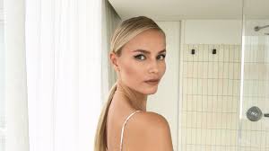 Watch Watch Model Natasha Poly Get the Perfect Cat-Eye in 3 Easy Steps |  Beauty Secrets | Vogue