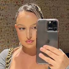 Hannah Coghill's Instagram, Twitter & Facebook