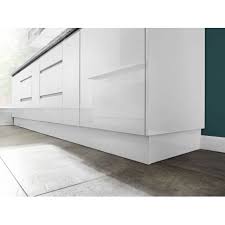 L'offre de meubles de cuisine s'articule autour des meubles bas de cuisine et des meubles hauts de cuisine, qui proposent chacun des modèles adaptés à chaque type de cuisine. Plinthe De Cuisine 180 Cm Blanc Brillant