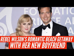 The pair is currently vacationing together in aspen, colorado. Rebel Wilson S Romantic Beach Getaway With Her New Boyfriend Yaay Entertainment