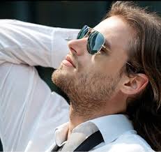 Ray-Ban không chỉ là kính mắt!