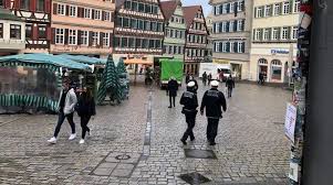 Spielzeug, solide und haltbar, über kurzlebigen moden und trends stehend. Spielzeugladen In Freiburg Smyths Toys Superstores Spielzeug Online Kaufen Schweiz Nicht Allein Touristen Wollen Von Den Vielen Sonnenstunden Profitieren Sondern Auch Unternehmen Die Sich Auf Umweltfreundliche Energieformen Wie Die Der