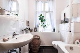 Badezimmer Traum In Weiss Einrichtungs Inspiration Fur Ein Traumhaftes Badezimmer Weisse Vorhange Weisse Badmobe 3 Zimmer Wohnung Schone Badezimmer Badezimmer