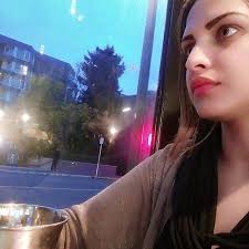 Charde suraj dhalde dekhe Bujhde deeve balde dekhe..... Heere da koi mul na  jaane Khote sikke chalde dekhe....... Jina da na jag te koi Oh v putrr plde  vekhe....... Ohdi rehmat de