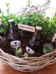 Ein Miniatur Biergarten Fur Den Gartenfreund Oder Stolzen Balkonbesitzer Biergarten Bier Herforder Pils Somme Geschenke Geschenkideen Geschenke Basteln