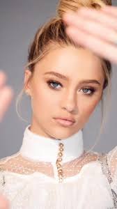 Lizzy Greene🐚🐚🐚🤍🤍🤍