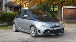 Colore speciale grigio trofeo metallizzato, interni in pelle totale nera con cuciture bianche in contrasto, cambio abarth competizione mta. Fiat 500 Abarth Prove Auto Un Esclusivo Motoscafo Su Ruote