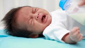 Namun, jika ibu memilih susu formula, anda perlu perhatikan juga tanda susu formula tidak sesuai dengan bayi bagi mengelak sebarang masalah kesihatan pada si kecil. 8 Tanda Susu Formula Tidak Sesuai Dengan Bayi Anda Mama Perlu Tahu