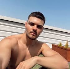 Abraham mateo, el artista español más innovador en los últimos tiempos, se mantiene como el cantante de mayor éxito a nivel internacional de la disquera sony music españa. Abraham Mateo Wiki 2021 Age Height Net Worth And Full Bio Famedwiki