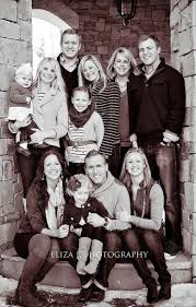 Maybe you would like to learn more about one of these? 64 Ideas Photography Poses Group Backgrounds Big Family Photos Family Picture Poses Large Family Photography