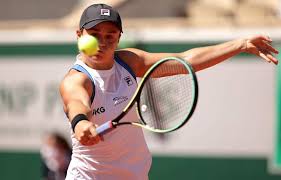 Nu din cauza ziariștilor, ci a durerilor de spate, care au apărut în timpul meciului cu poloneza magda linette, din turul secund. Roland Garros 2021 Ashleigh Barty Vs Magda Linette Preview Head To Head Prediction