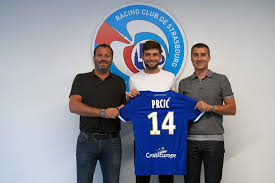 Füeßbàllmànnschàft vu stroßburri) is a french association football club founded in 1906, based in the city of strasbourg, alsace. Ligue 1 Racing Club De Strasbourg Une Arrivee Et Un Retour Pour Le Dernier Jour De Mercato Actu Strasbourg