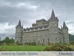 I castelli scozzesi sono edifici che combinano fortificazioni e residenza, costruiti all'interno dei confini della scozia moderna e presenti su tutto il suo territorio. I 5 Castelli Da Visitare In Scozia Dalle Highlands Fino Ad Edimburgo