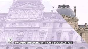 La pyramide du louvre fête ses 30 ans ! Pyramide Du Louvre Jr Se Defend Apres La Rapide Degradation De Son Collage