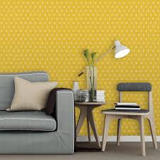 Ce papier peint stimule les espaces avec ses formes géométriques. Papier Peint Vinyl Intisse Geometrique Paillette Jaune Ocre Barmouth Kalico