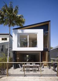 Rumah ini terlihat sangat simpel dengan ornamen yang minimalis. 15 Desain Rumah 2 Lantai Minimalis Untuk Keluarga Baru