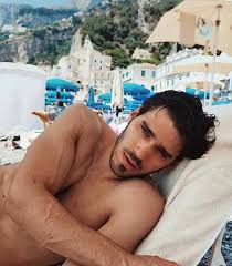 Guardando il trailer non me lo sarei aspettato. Giuseppe Maggio In Costiera Relax Tra Amalfi E Positano Per L Attore Targato Netflix Positanonews