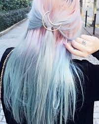 The curls here exaggerate the colors and gives it a high shine. Katia On Instagram Il Fait Moche Je Vous Envoie De La Couleur Barrette Asos Fr Hair Styles Dyed Hair Long Hair Styles