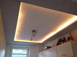 Sie finden heute breite anwendung und ihre vielfalt ist als stabilisierung kann man kurze stücke von einer holzleiste in regelmäβigen abständen zwischen die wände des kastens einzuleimen. Indirektes Licht In Der Kuche Bauanleitung Zum Selberbauen 1 2 Do Com De Indirektes Licht Indirekte Beleuchtung Wohnzimmer Indirekte Beleuchtung Decke