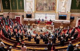 Lors de son allocution du 12 juillet, emmanuel macron a annoncé l'extension du pass sanitaire à de nouveaux lieux à partir de 12 ans : Deconfinement L Assemblee Vote A La Surprise Generale Contre Le Pass Sanitaire