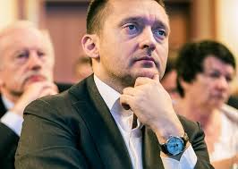 Bármerre nézek, mindenhol van egy volt barátnője a templomban. Rogan Archives Fuhu