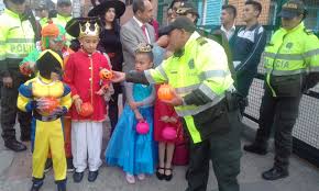 Toque de queda de navidad y año nuevo será en cuatro subregiones. Toque De Queda Para Menores De 16 Anos Durante Halloween En Bogota La Fm