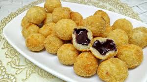 Isi bakpia sekarang ini sudah tidak lagi menggunakan daging, tapi diganti dengan menggunakan isi seperti kacang ijo, keju, ketela/ubi. 15 Resep Bakpao Yang Bisa Anda Coba Sendiri Dirumah