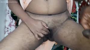 Beautiful XXX Indian Green Saree Aunty does fingering, Boob press &  receives Cumshot from Devar