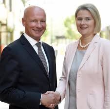 Werden auch sie mitglied und profitieren sie von besonders günstigen angeboten. Fusion Von Sparda Bank West Und Sparda Bank Munster Unter Dach Und Fach Verlagsgruppe Knapp Richardi Verlag Fur Absatzwirtschaft