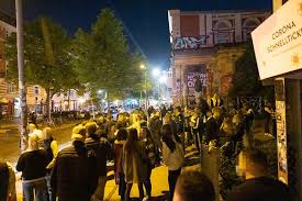 Последние твиты от party hamburg (@party_hamburg). Https Www Mopo De Hamburg Tausende Menschen Nach Illegaler Rave Party Polizei Raeumt Das Schanzenviertel 38437456