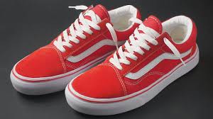 Insert the left lace on the upper right of the next gap. How To Lace Vans Old Skool Cool Way Youtube
