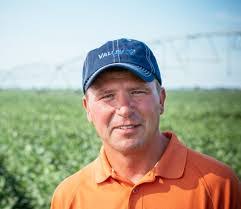 Angela Knuth's Instagram, Twitter & Facebook