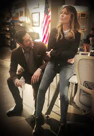 El auténtico lucifer ayuda a chloe a investigar un asesinato cometido en el set de una serie de televisión basada en su propia vida. Ildy Modrovich On Twitter Sneaky Bts Of Our Dynamic Duo Cracking Each Other Up Luciferlockdown Lucifer Lucifernetflix Deckerstar Itsthelittlethings Https T Co Fcorbmptpp