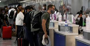 La cepa descubierta en reino unido llevó a este país europeo a un nuevo récord diario de casos de coronavirus este martes y a sudáfrica a imponer una serie de nuevas medidas, en medio de los temores en todo el mundo de que las festividades de fin de año provoquen nuevos picos de. Mexico Analiza Cerrar Los Vuelos Con Reino Unido Por Nueva Cepa De Covid
