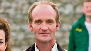 Sle n bhraonin irish television presenter born connemara 1983 sile ni bhraonain tg4 s le n bhraon in references n bhraonain is a native of an spidal. Freemount Members Fly Macra Flag On Tg4