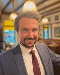 Une maison comme la nôtre se doit d'être exemplaire, c'est pourquoi c'est  Damien qui en tient les rênes. Fidèle au poste depuis 15 ans, il connaît  tous les secrets que la Cloche