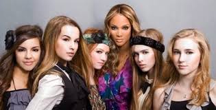 She is famous from her real name: Ellen Marlow Elizabeth Mclaughlin Bridgit Mendler Samantha Boscarino And Sophie Anna Everhard Samantha Boscarino Video Fanpop
