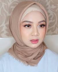 Hai gengs, di video kali ini aku bikin tutorial make up wisuda pake produk drugstore, super terjangkau dan gampang di cari. Make Up Artist Korea Jakarta Saubhaya Makeup