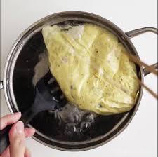 L Omelette Tres Gourmande A La Japonaise La Recette Recette Facile Et Rapide Recette Facile Omelette