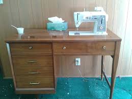 Find antique singer sewing machine in buy & sell | buy and sell new and used items near you in ontario. Vintage Singer 600 Sewing Machine In Wood Desk Cabinet Collectors Weekly