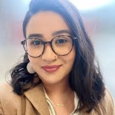 Idania Reyes's Instagram, Twitter & Facebook