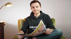Man gab ihm zwei wochen bis zwei monate zu leben. Philipp Mickenberger Hat Krebs Warum Er Sich Fur Eine Zeitung Ausgezogen Hat