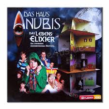 When one of their number disappears on the same day that an american girl joins their ranks, a group of english boarding school students embarks on solving a mystery. Das Haus Anubis Das Lebenselexier Spiel Das Haus Anubis Das Lebenselexier Kaufen