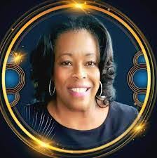 Robyn Mcdonough's Instagram, Twitter & Facebook