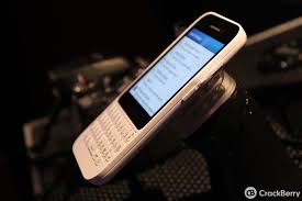 BlackBerry Q5 in white exclusively ...